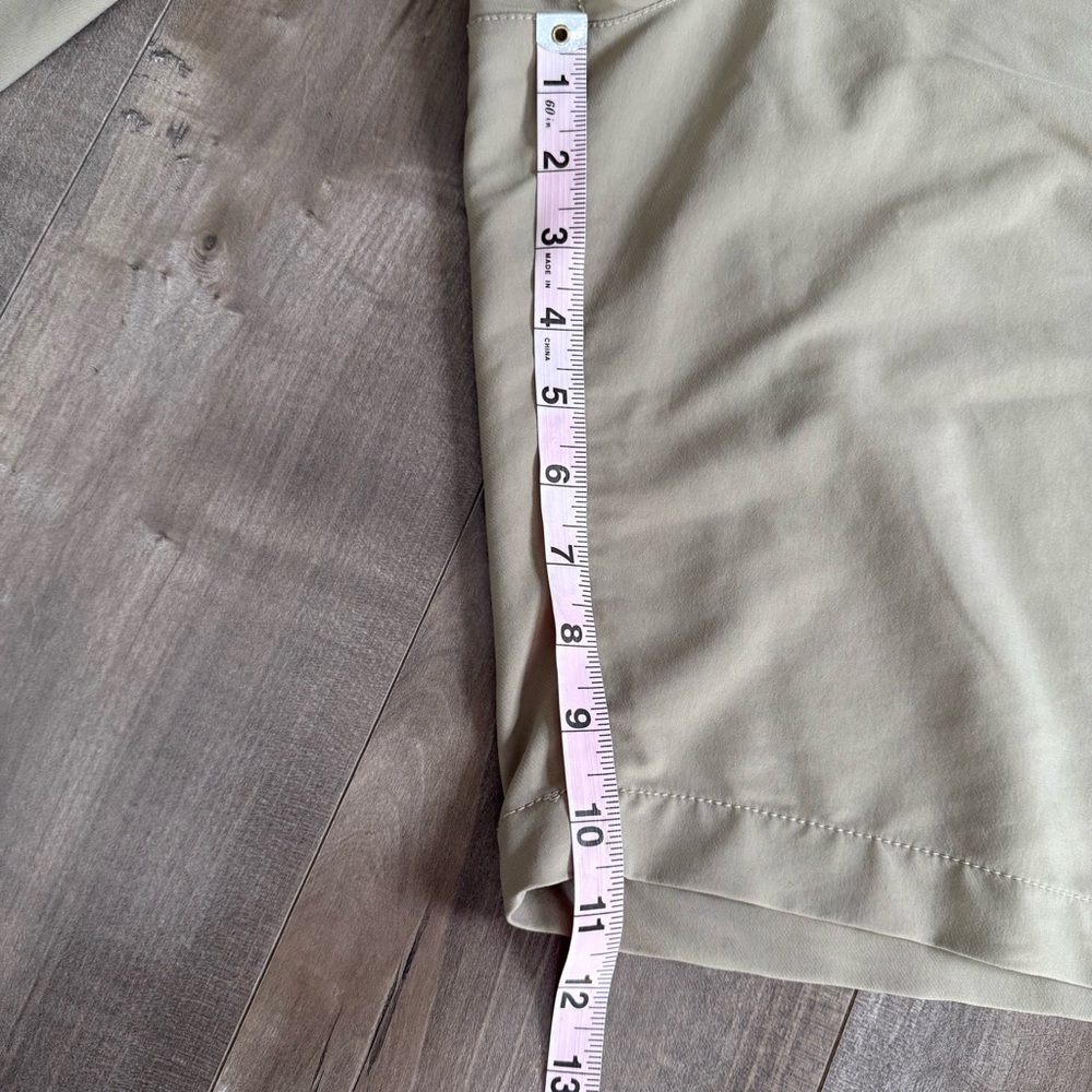 Under Armour Performance Golf Shorts Khaki Men 40 Gummy Waistband Heatgear Loose - Picture 10 of 12